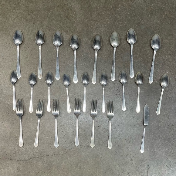 Vintage 1939 Holmes & Edwards Silverplate Inlaid Flatware Set Art Deco - Picture 7 of 11